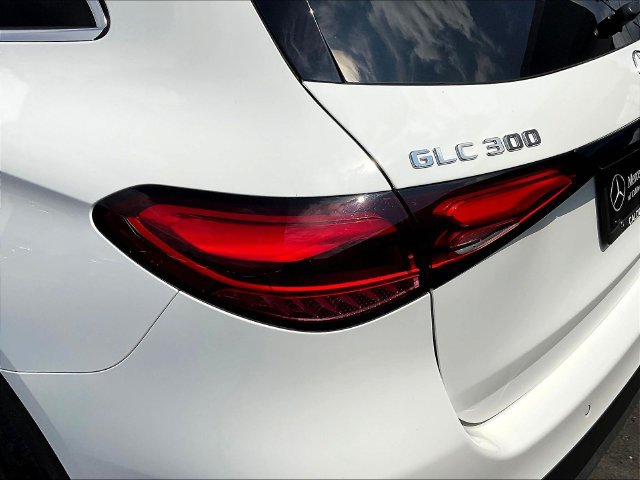 Used 2024 Mercedes-Benz GLC 300 4MATIC image 25