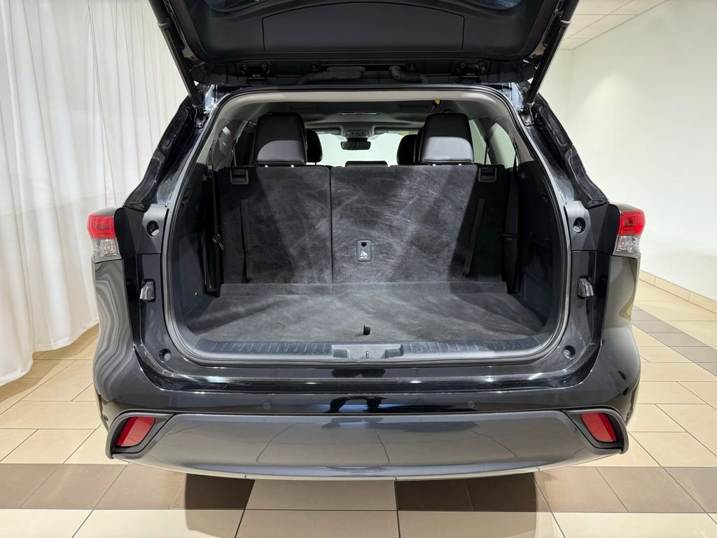 Used 2023 Toyota Highlander Limited AWD/4WD image 11