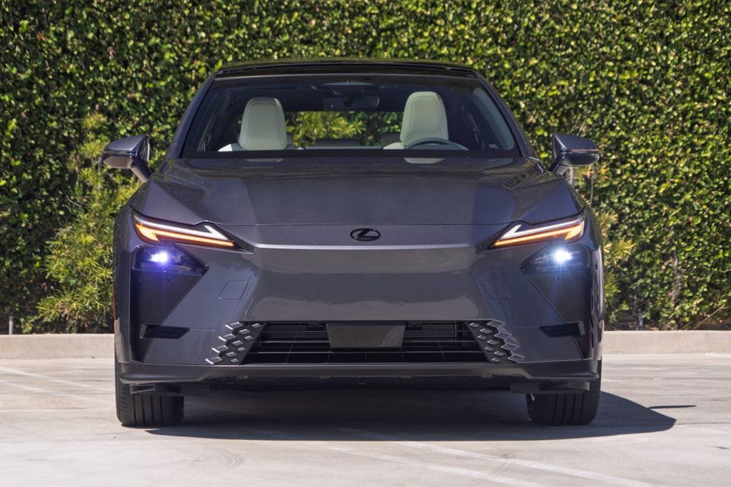 New 2026 Lexus ES 350e FWD image 3