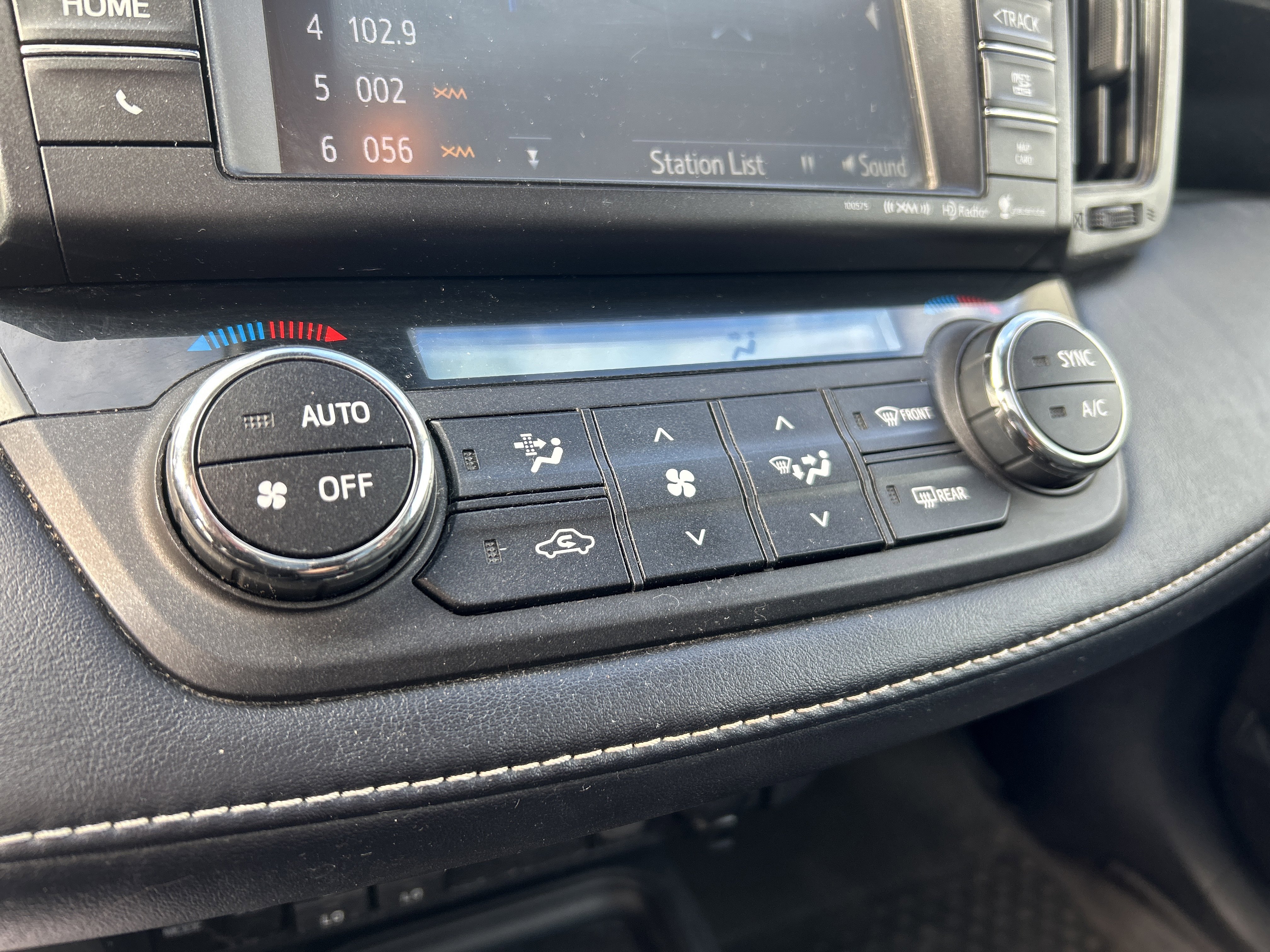 Used 2017 Toyota RAV4 Limited image 25