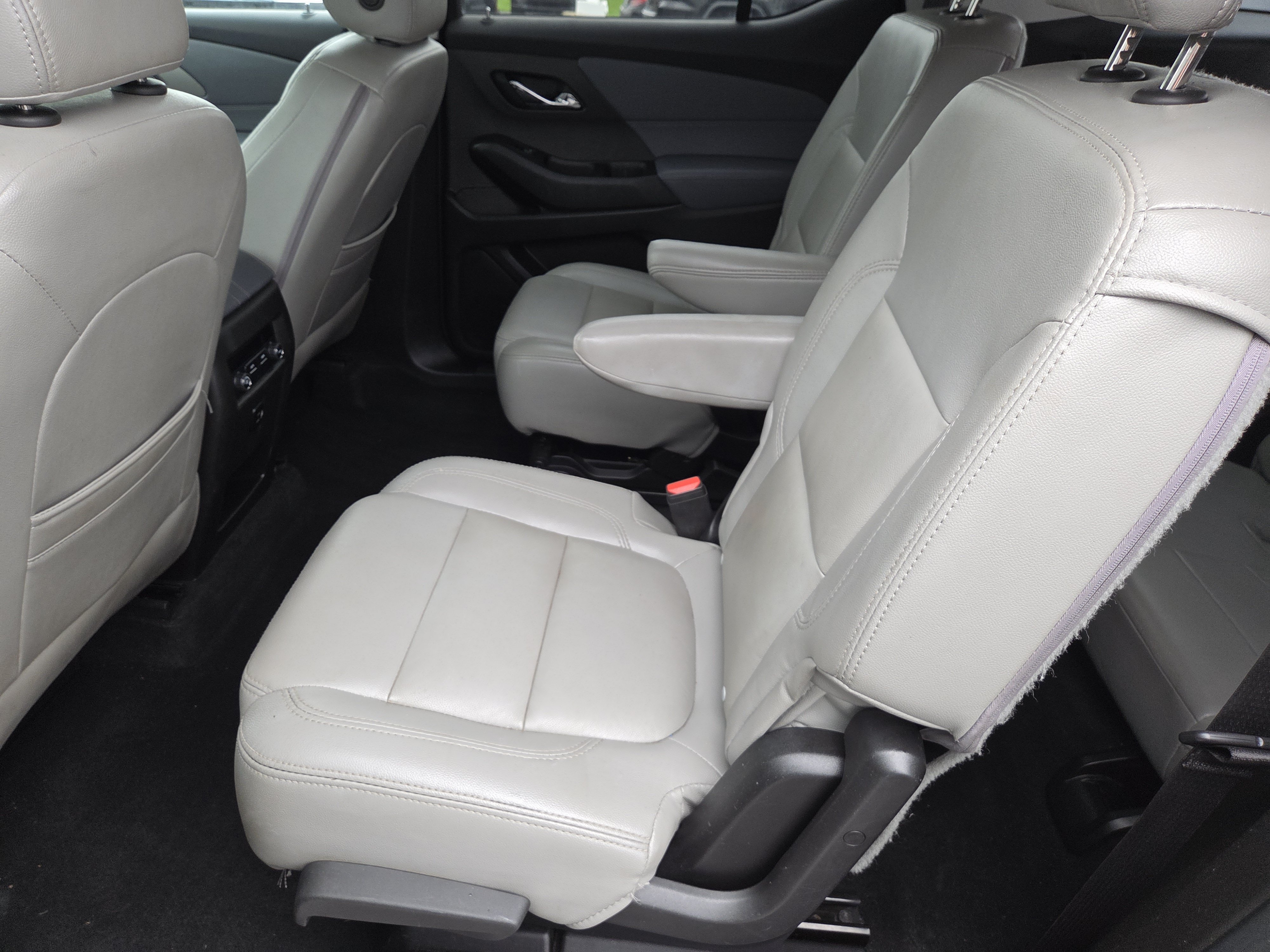 Used 2018 Chevrolet Traverse LT w/ LPO, Floor Liner Package AWD/4WD image 8