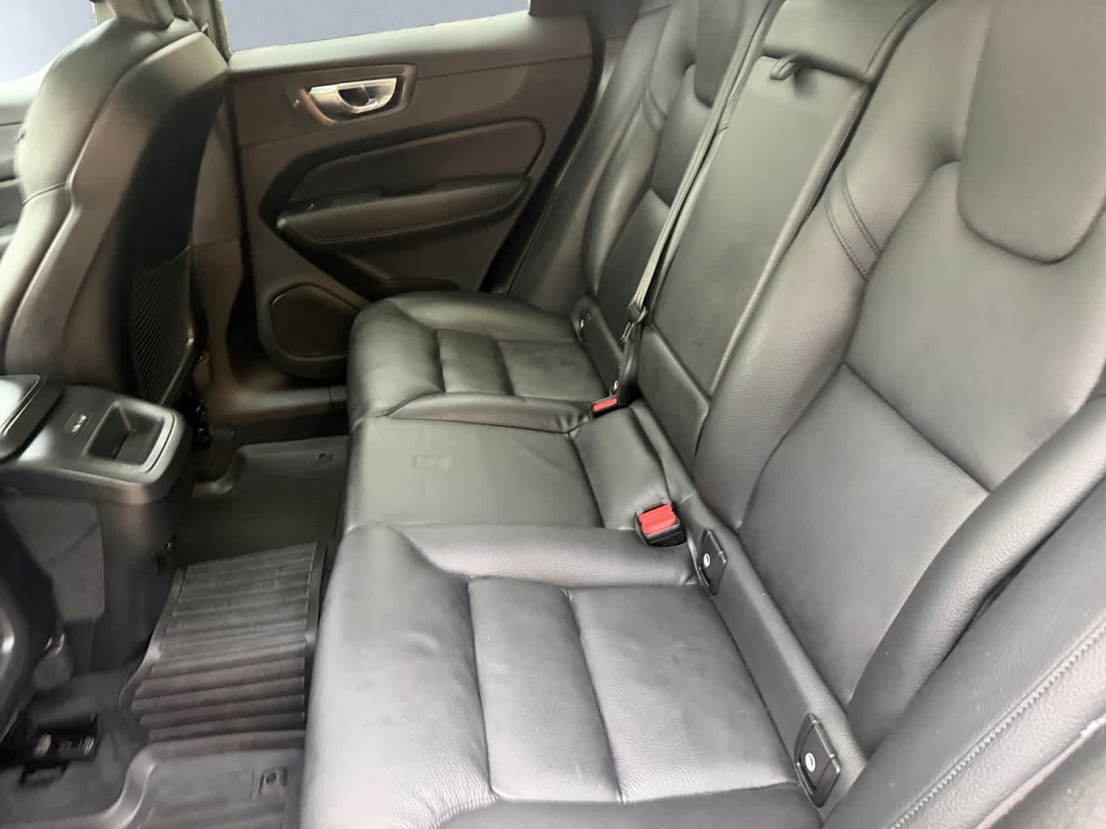 Used 2023 Volvo XC60 B5 Plus AWD/4WD image 18