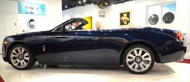 Used 2016 Rolls-Royce Dawn RWD image 4