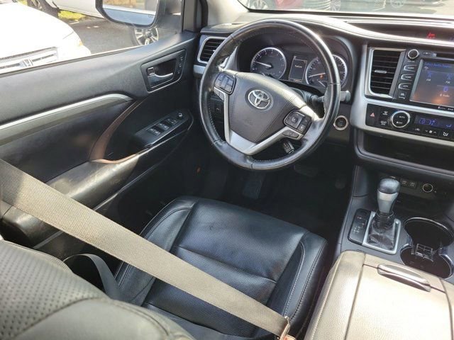 Used 2018 Toyota Highlander Limited image 22