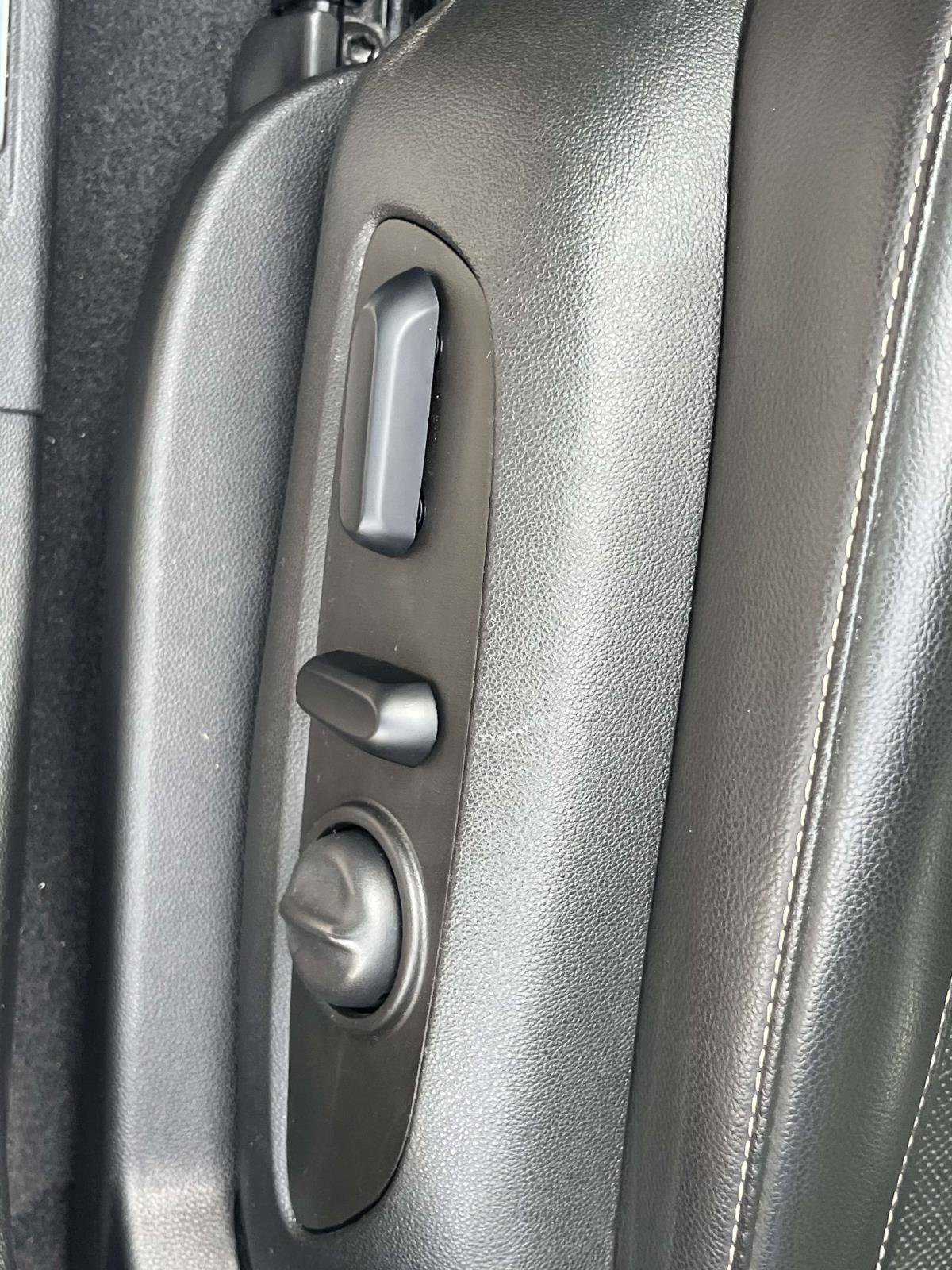 Used 2023 GMC Acadia SLT image 12