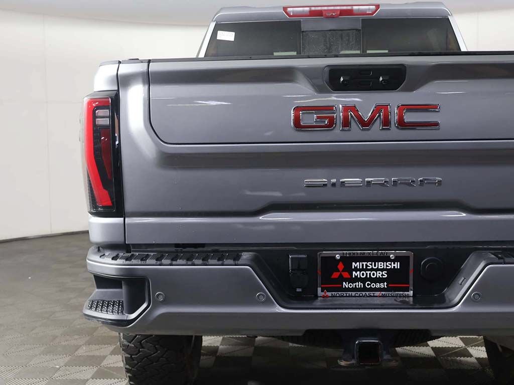 Used 2025 GMC Sierra 2500 AT4 w/ Technology Package AWD/4WD image 19