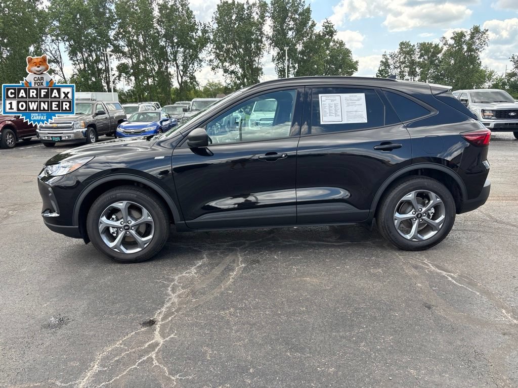 Used 2026 Ford Escape ST-Line w/ Cold Weather Package AWD/4WD image 2