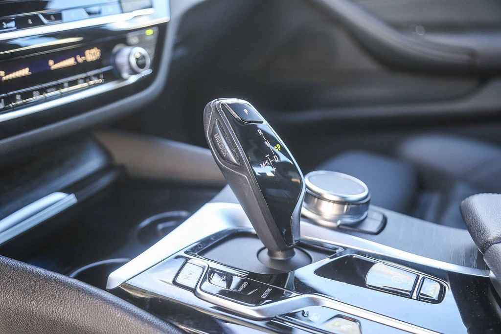 Certified 2023 BMW 530e w/ Convenience Package RWD image 19