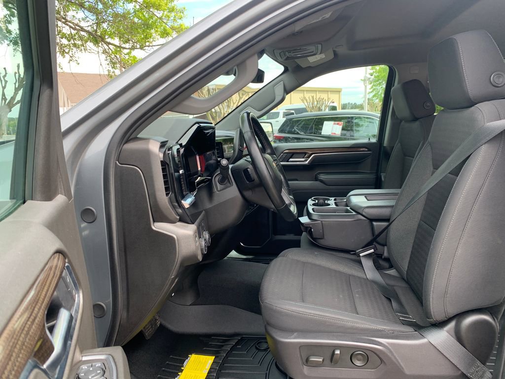 Used 2025 Chevrolet Silverado 1500 LT RWD image 21