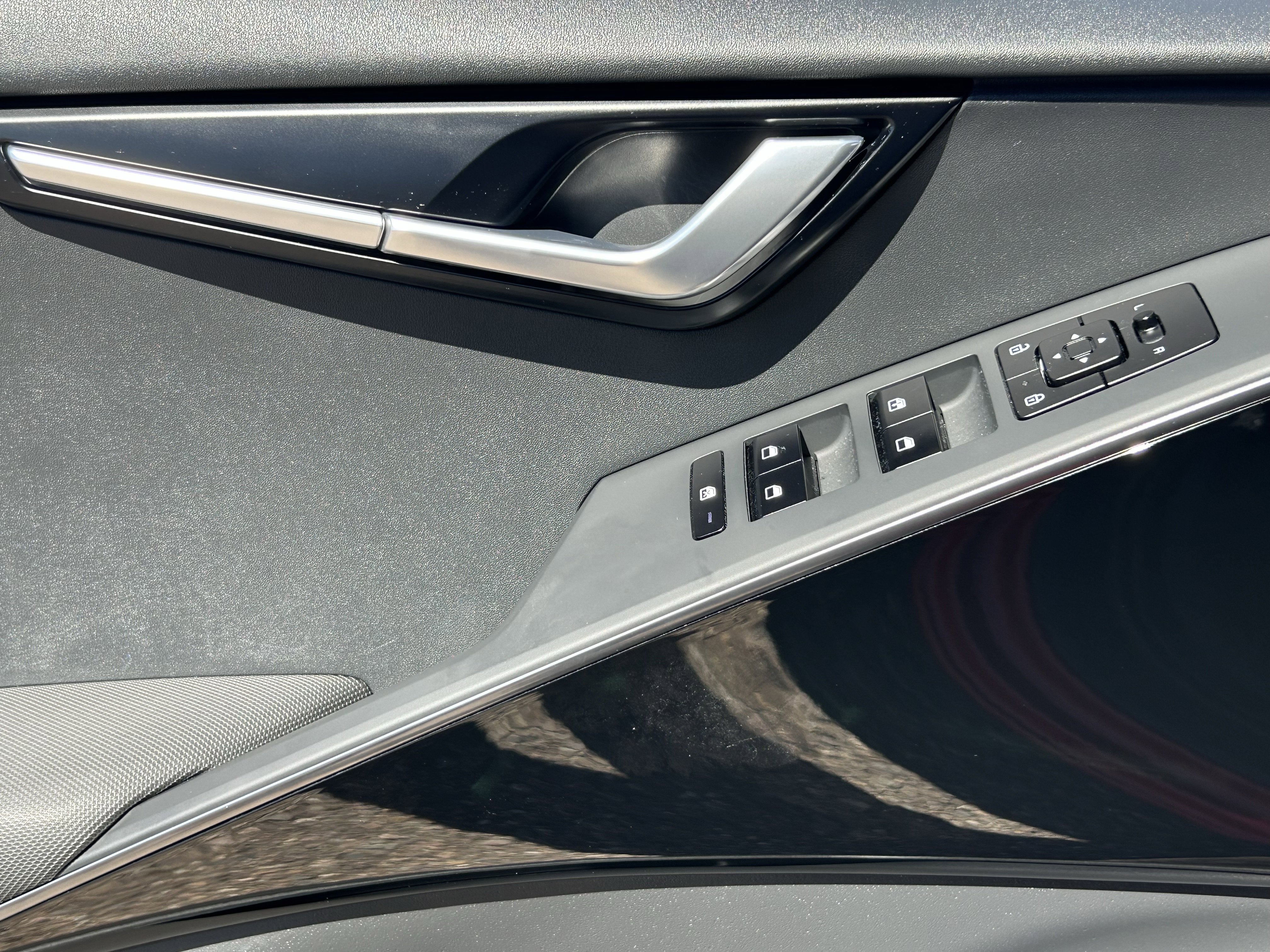 Used 2025 Kia Niro EX image 21