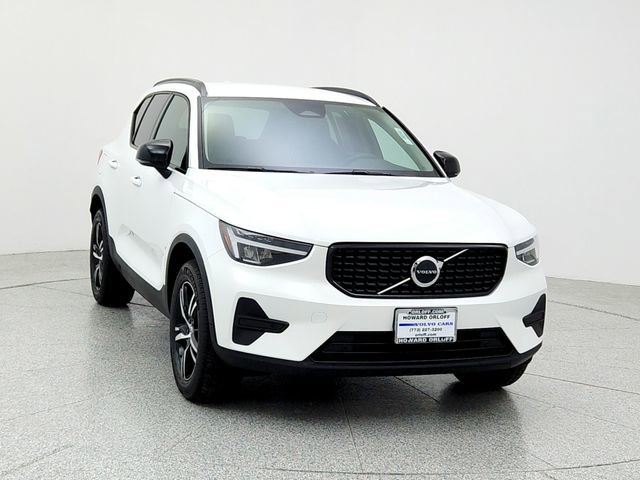 New 2026 Volvo XC40 B5 Core w/ Climate Package image 2