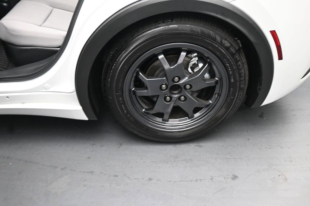 Used 2024 Toyota Prius LE FWD image 19