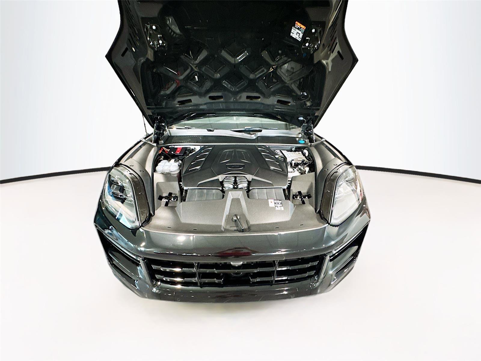 Used 2025 Porsche Cayenne Turbo image 30