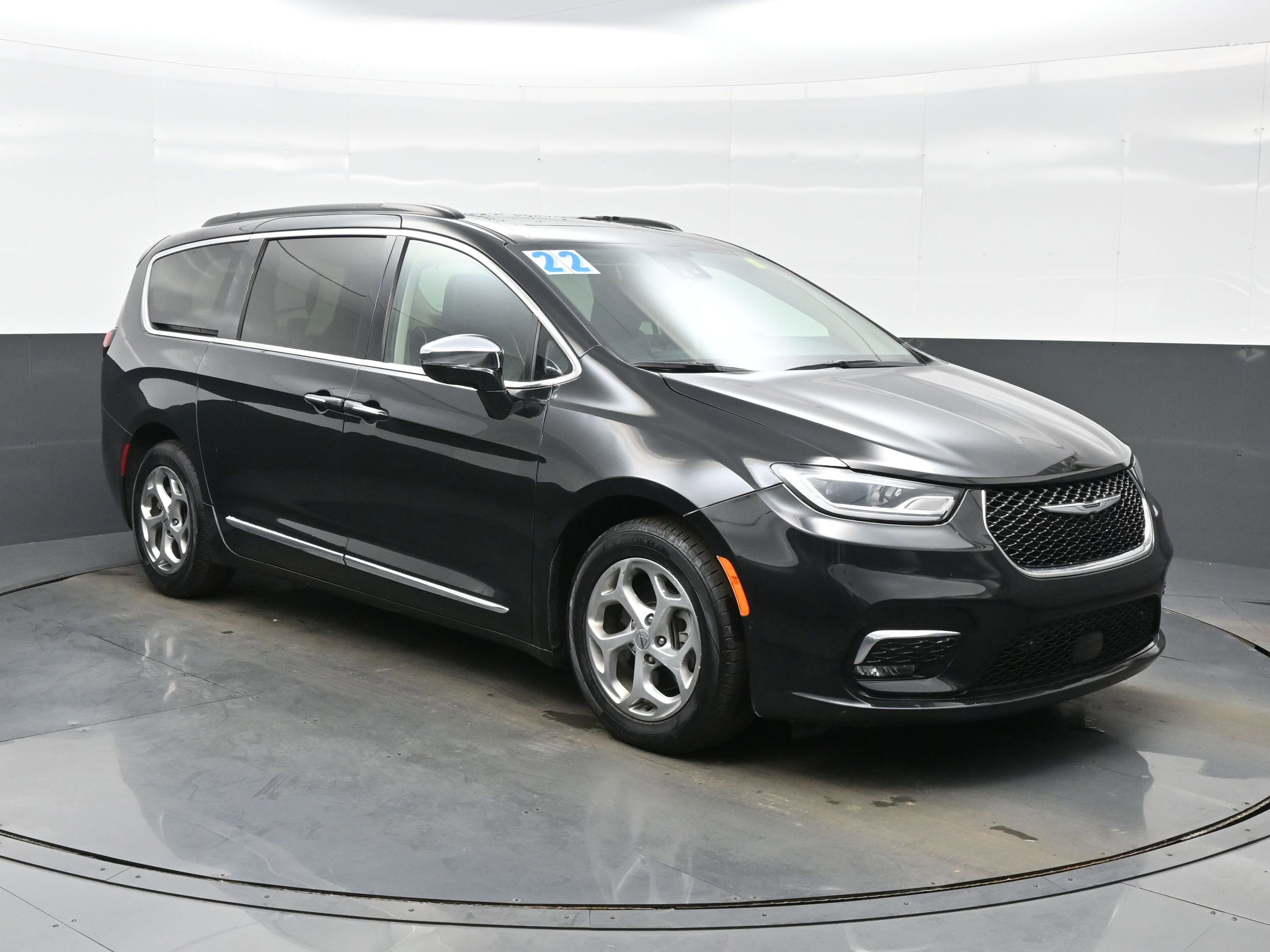 Used 2022 Chrysler Pacifica Limited image 8