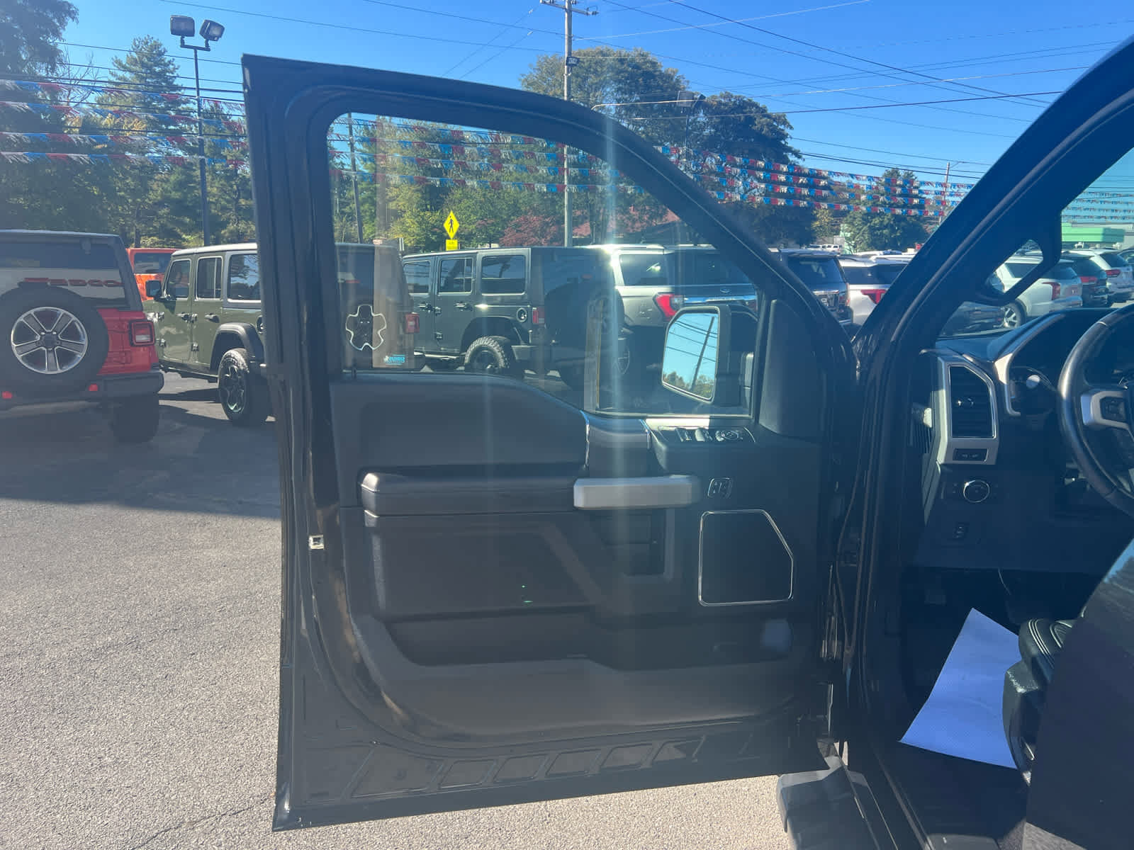 Used 2017 Ford F150 Lariat image 19