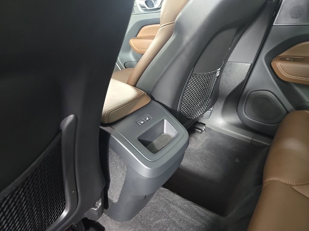 Certified 2023 Volvo XC60 B5 Plus w/ Climate Package image 15