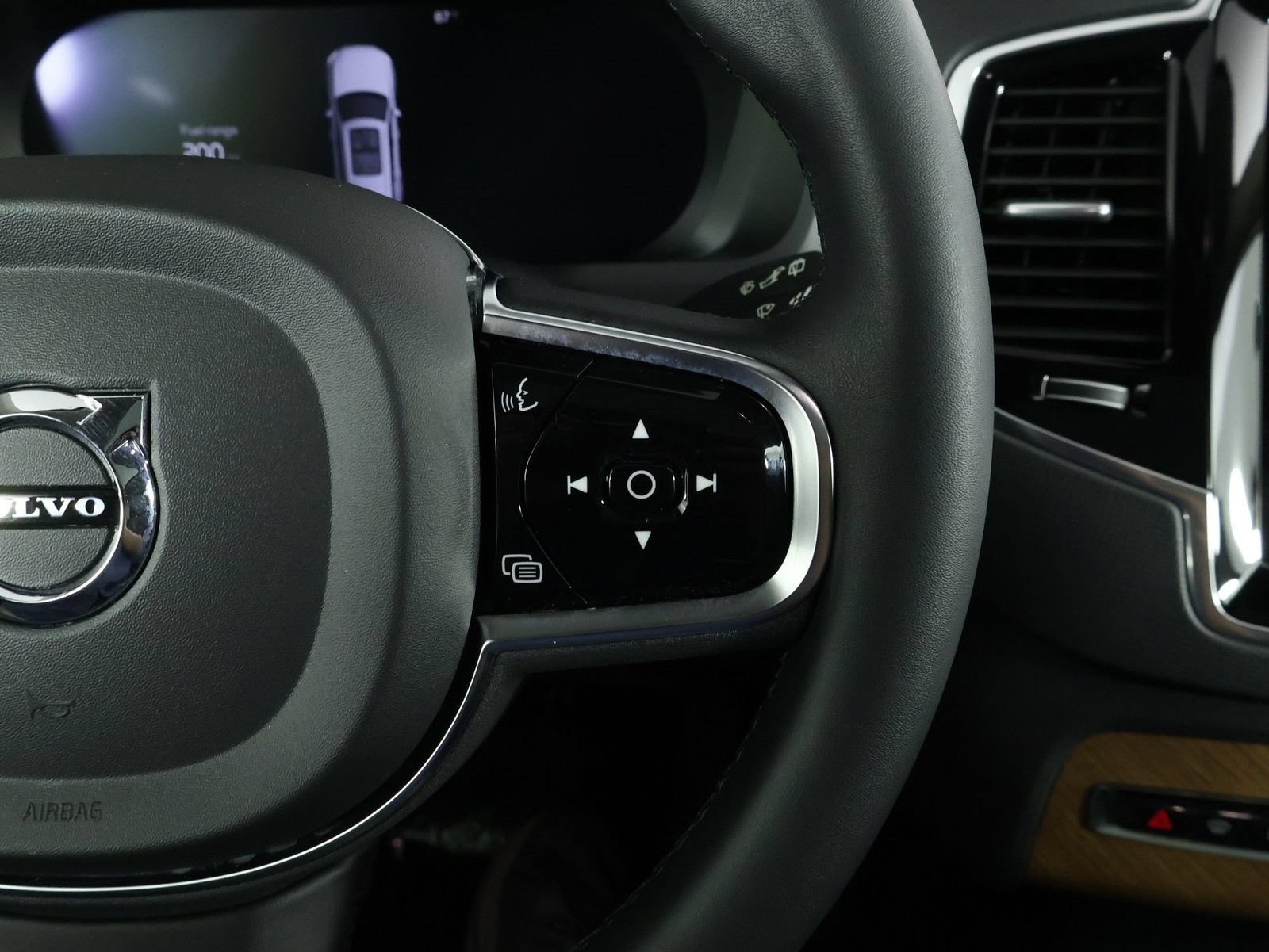 Certified 2023 Volvo XC90 B6 Plus AWD/4WD image 11