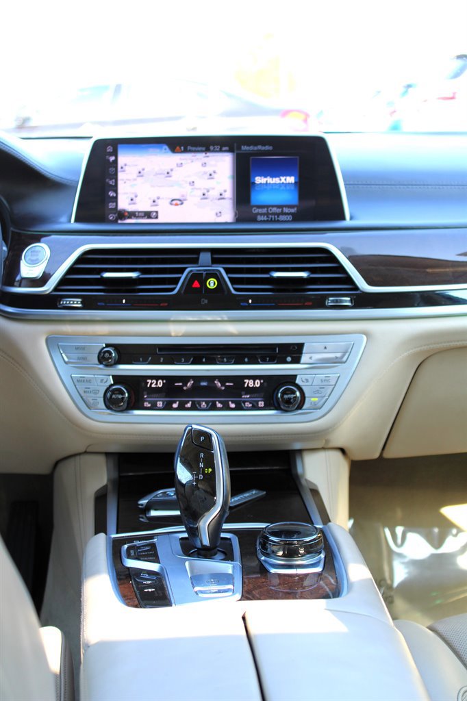 Used 2017 BMW 750i RWD image 12