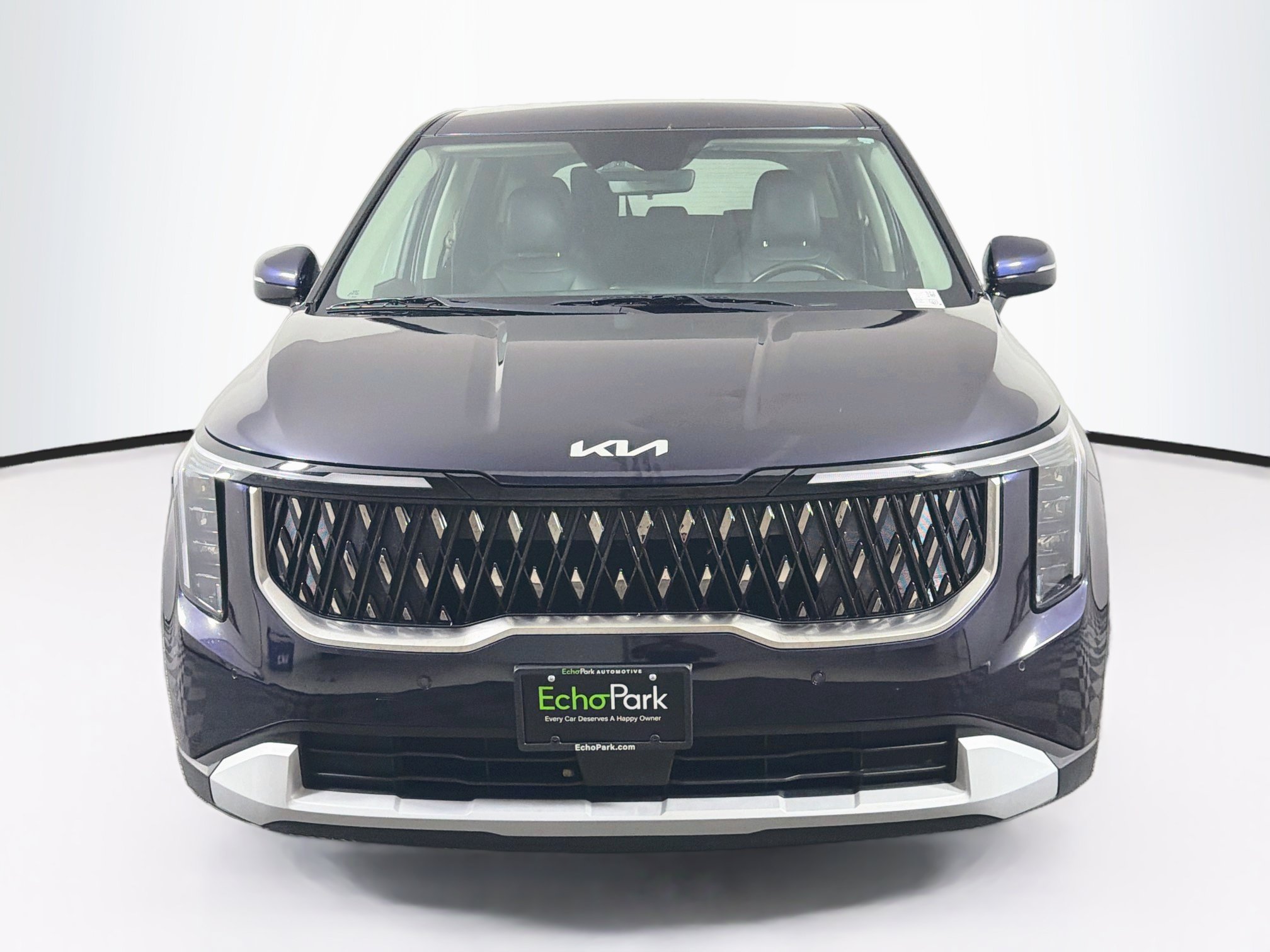 Used 2025 Kia Carnival FWD image 2