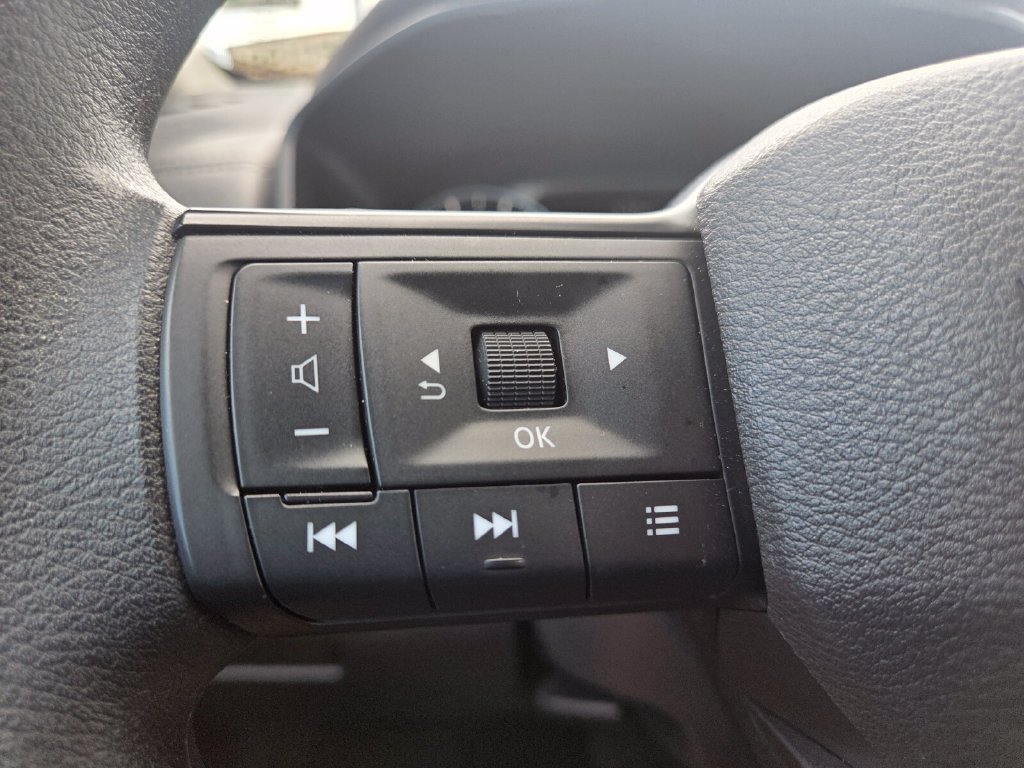 Used 2026 Nissan Rogue S FWD image 13