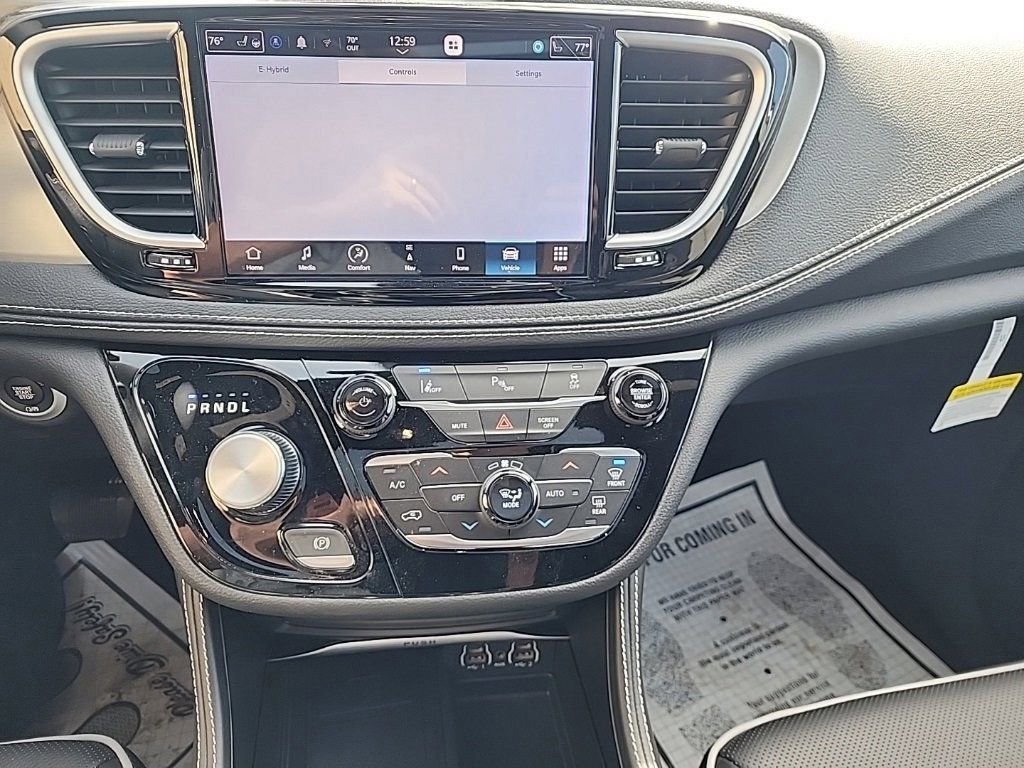 Used 2023 Chrysler Pacifica Limited w/ S Appearance Package image 15