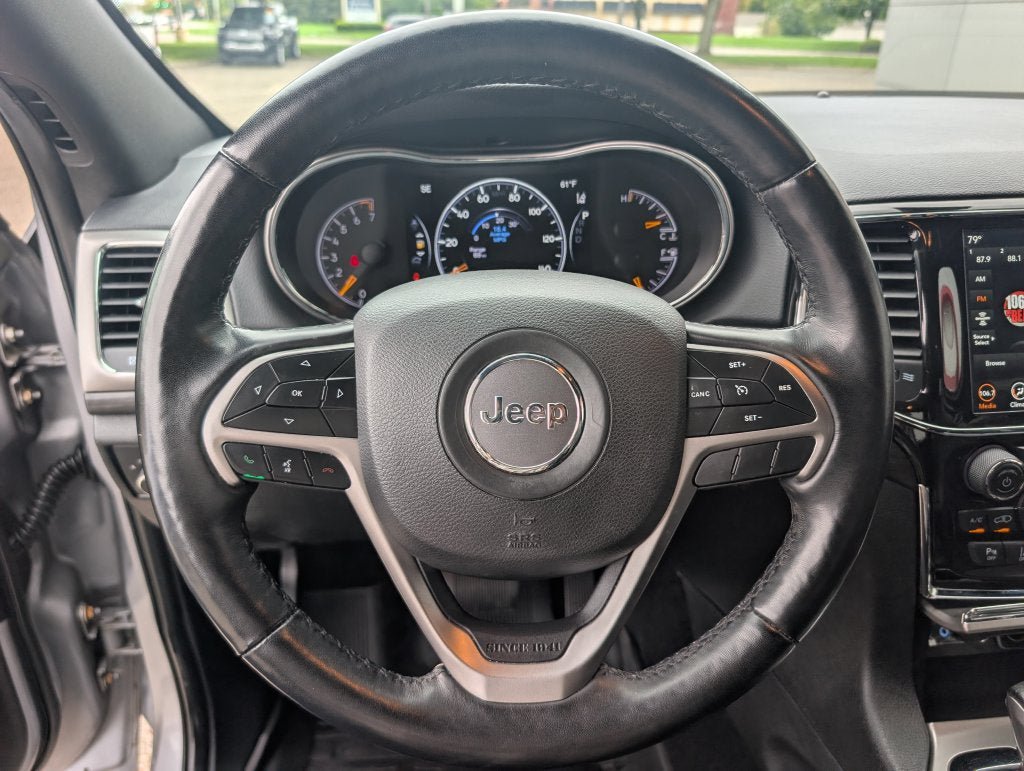 Used 2021 Jeep Grand Cherokee Laredo X AWD/4WD image 14