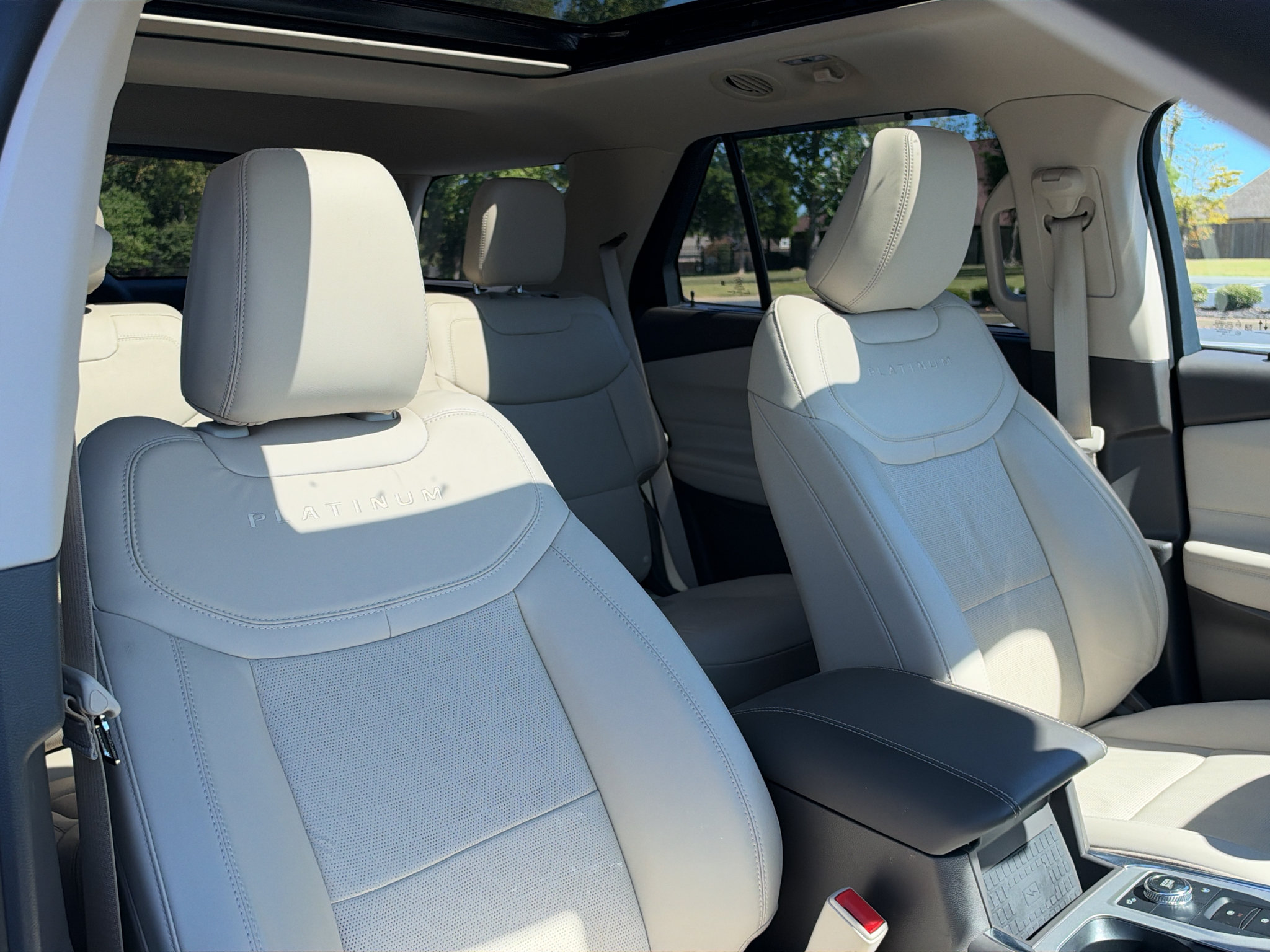Used 2023 Ford Explorer Platinum w/ Technology Package AWD/4WD image 21