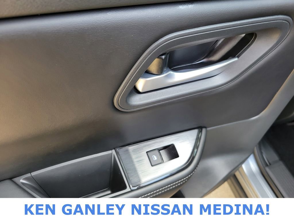 Certified 2025 Nissan Rogue SV AWD/4WD image 40