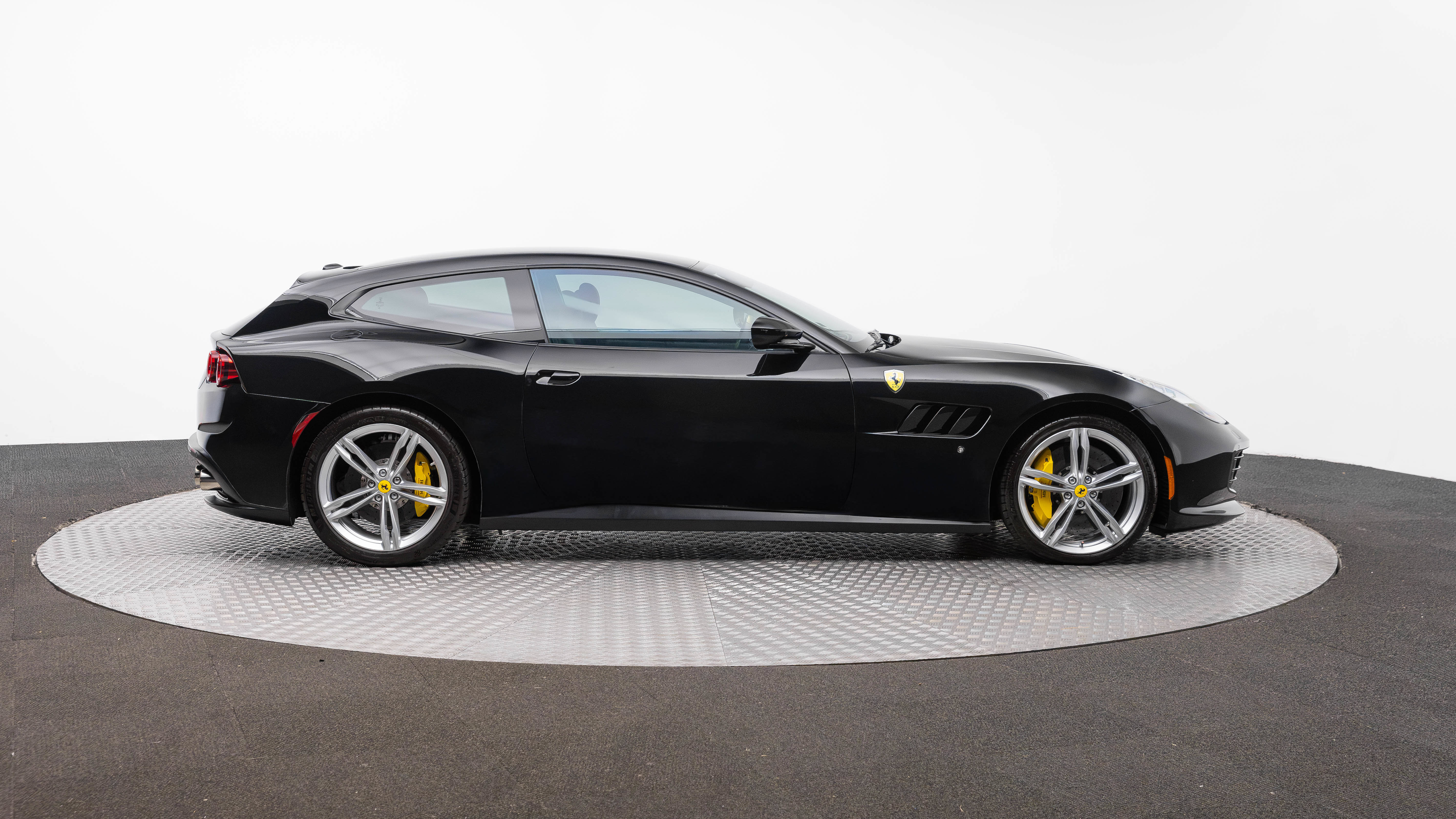 Certified 2020 Ferrari GTC4Lusso AWD/4WD image 9