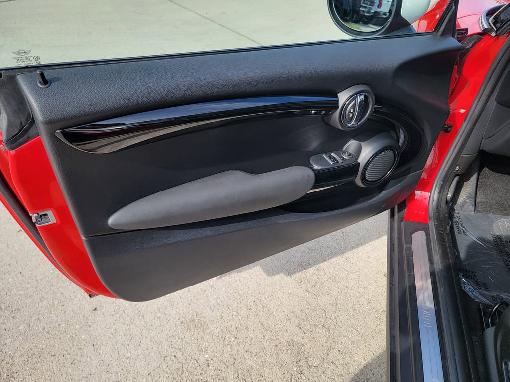 Used 2021 MINI Cooper 2-Door Hardtop w/ Storage Package FWD image 10