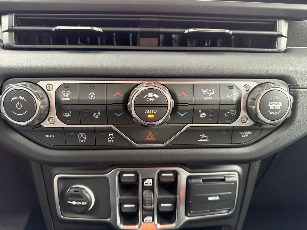 New 2026 Jeep Gladiator Sahara image 28