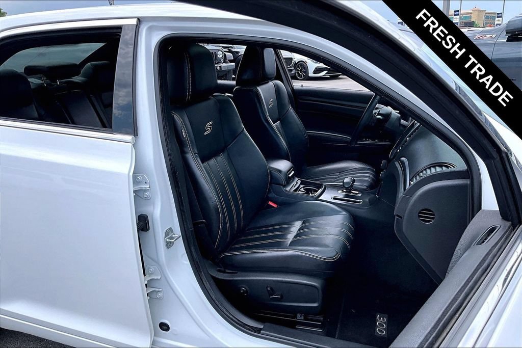 Used 2013 Chrysler 300 S RWD image 28
