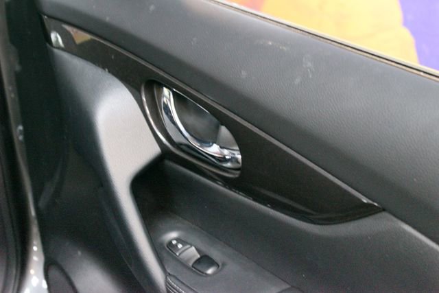 Used 2020 Nissan Rogue SV AWD/4WD image 11