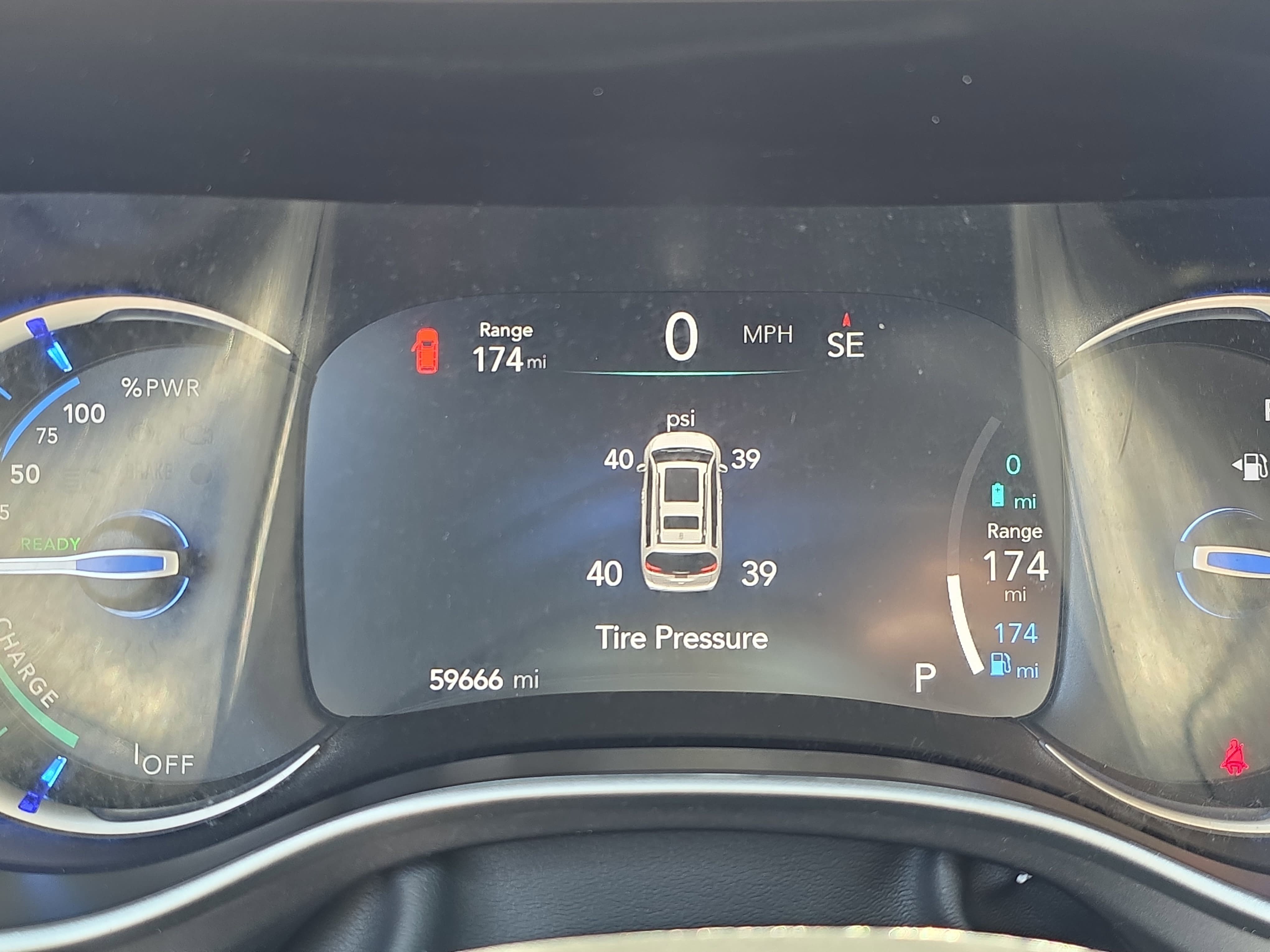 Used 2024 Chrysler Pacifica Limited FWD image 17