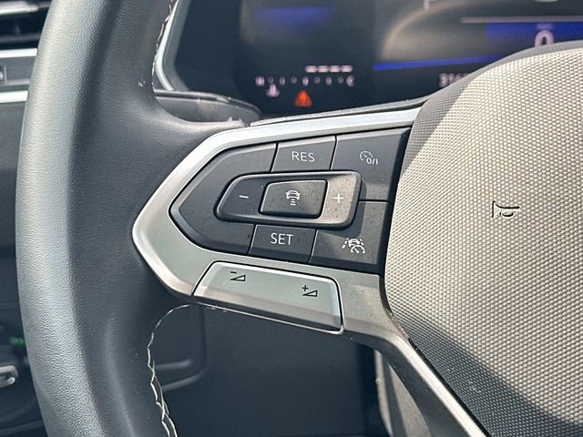 Used 2024 Volkswagen Tiguan SE w/ Panoramic Sunroof Package AWD/4WD image 8