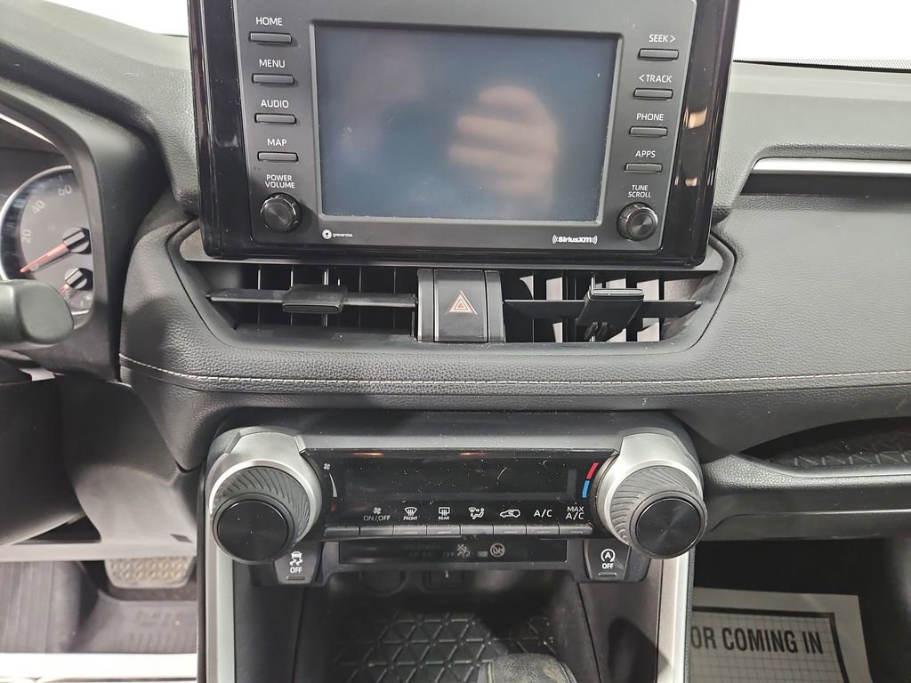 Used 2020 Toyota RAV4 LE image 18