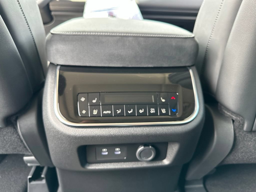 New 2027 INFINITI QX80 Luxe w/ Cargo Package AWD/4WD image 32
