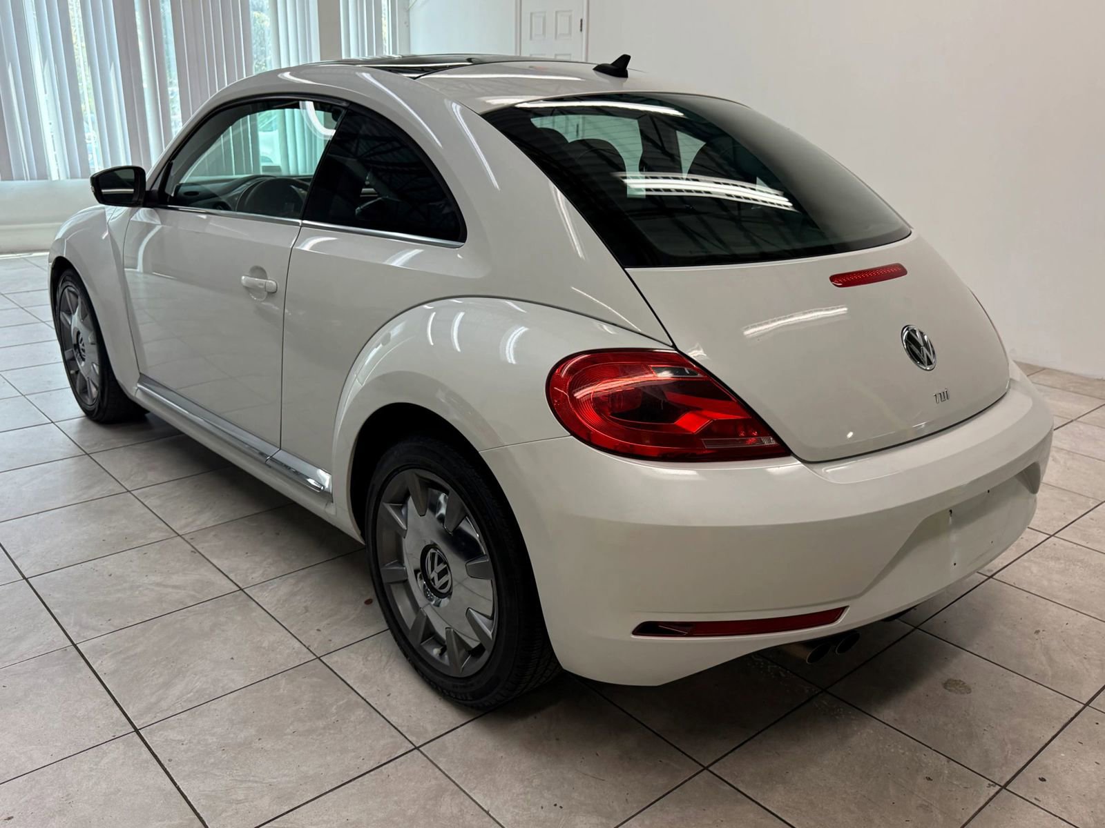 Used 2014 Volkswagen Beetle TDI FWD image 7