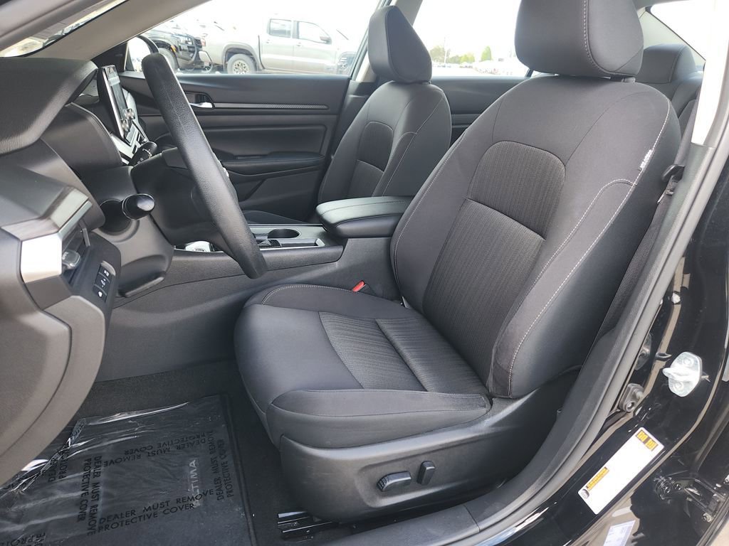 Used 2025 Nissan Altima 2.5 SV image 12