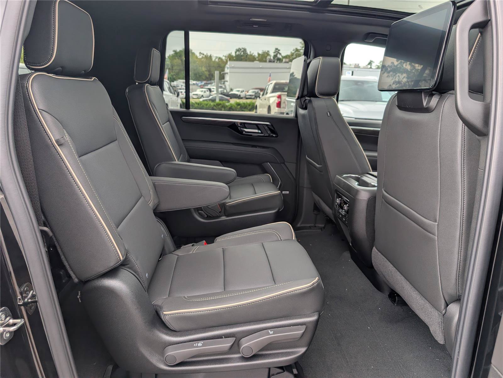 New 2026 Chevrolet Suburban Premier AWD/4WD image 8