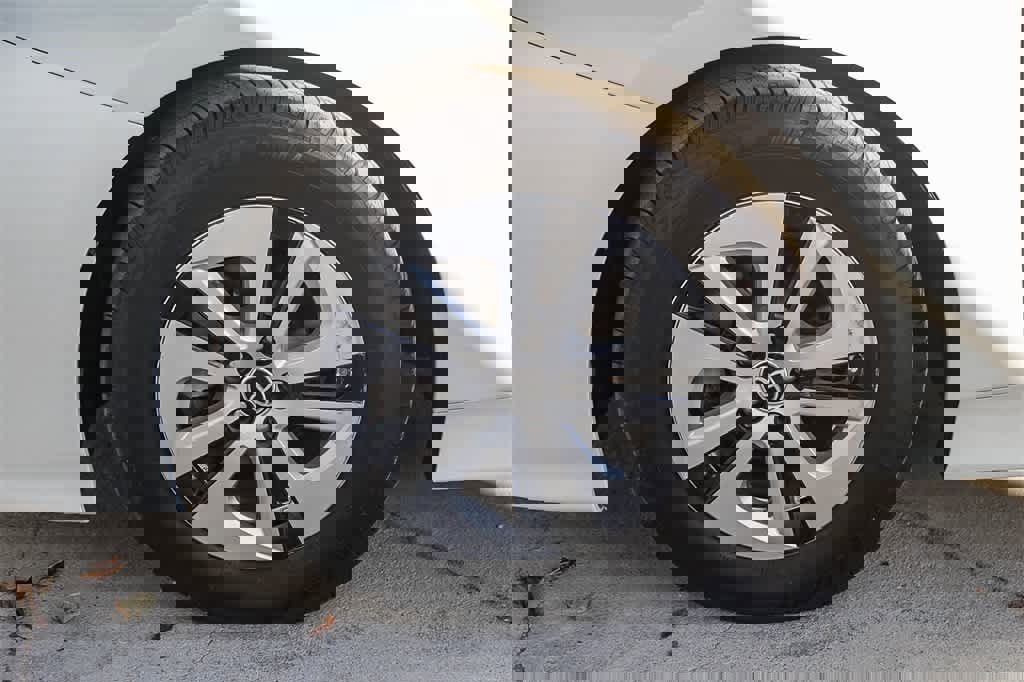 Used 2016 Toyota Prius Three image 7