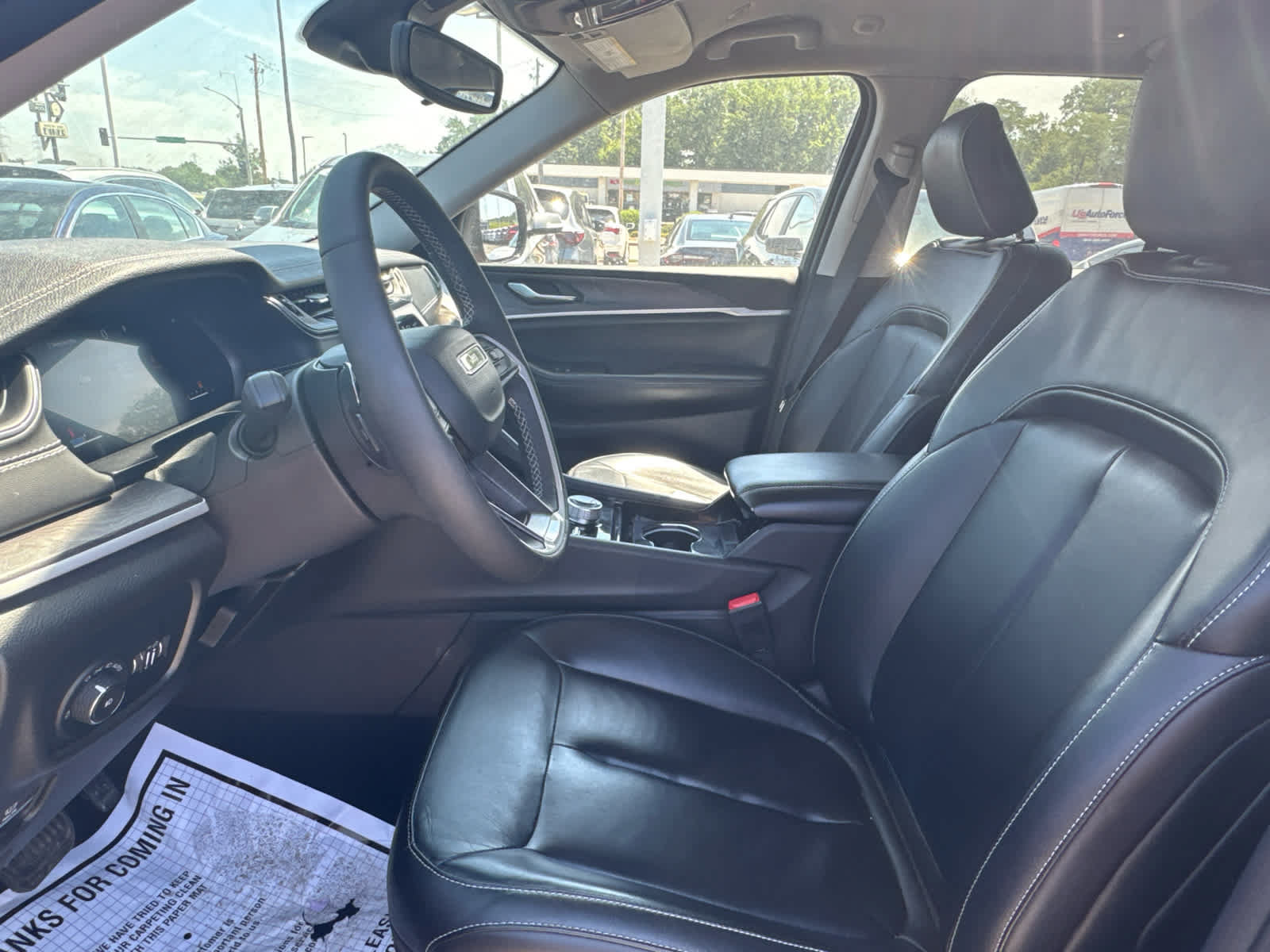 Used 2023 Jeep Grand Cherokee Limited w/ Black Appearance Package AWD/4WD image 9