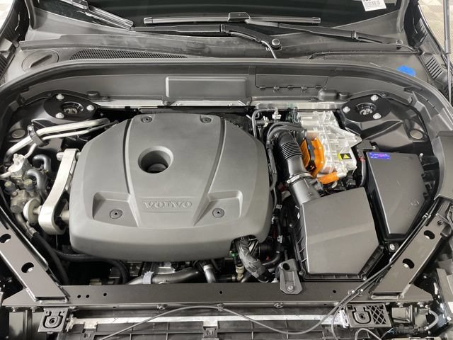 Certified 2025 Volvo XC60 T8 Plus w/ Protection Package Premier AWD/4WD image 46