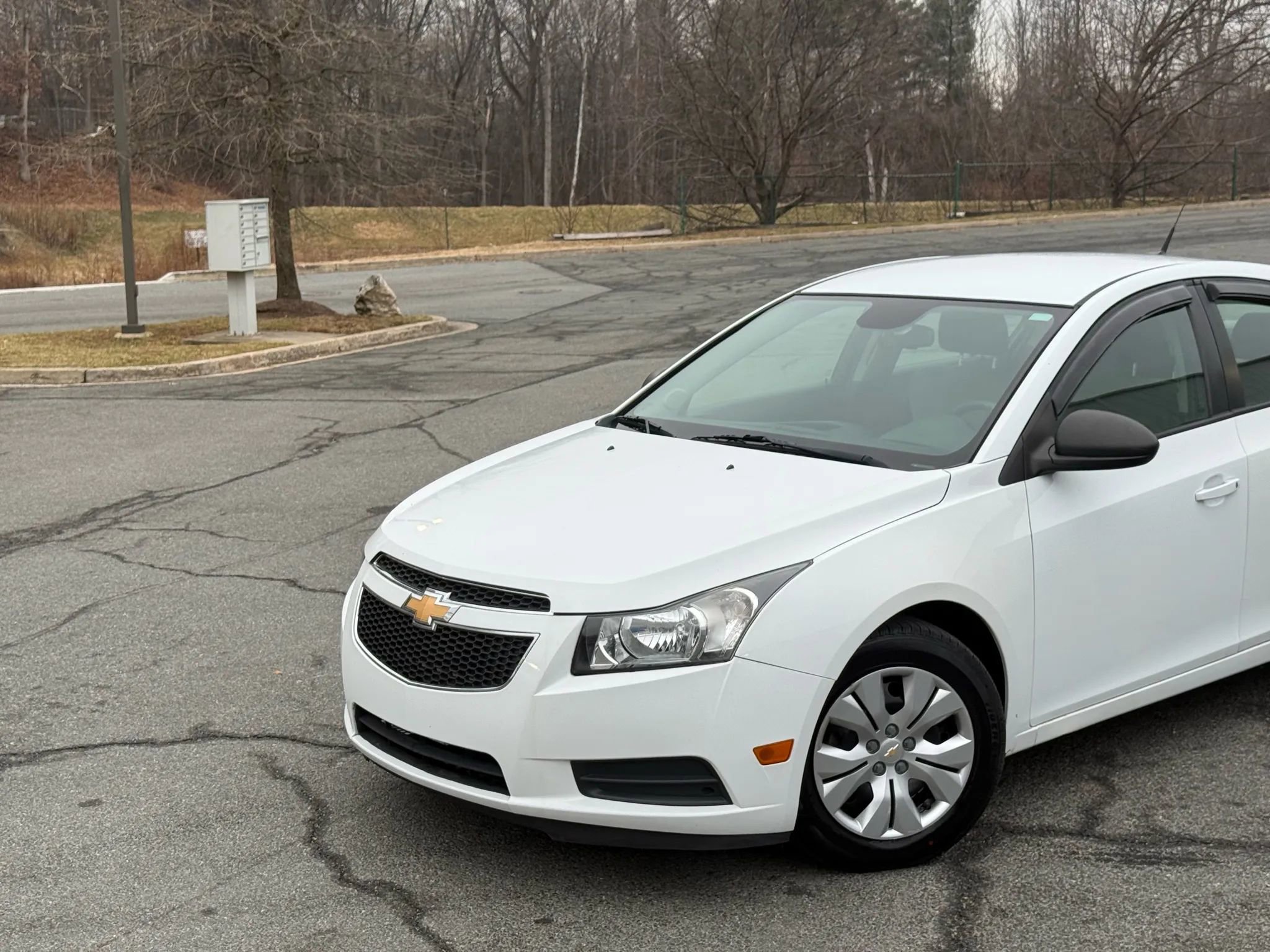 Used 2013 Chevrolet Cruze LS image 2