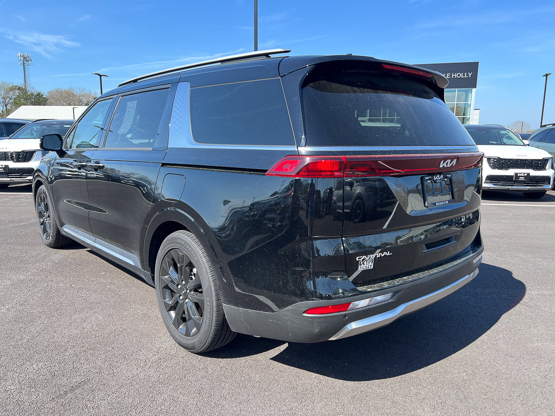 Used 2023 Kia Carnival SX FWD image 3