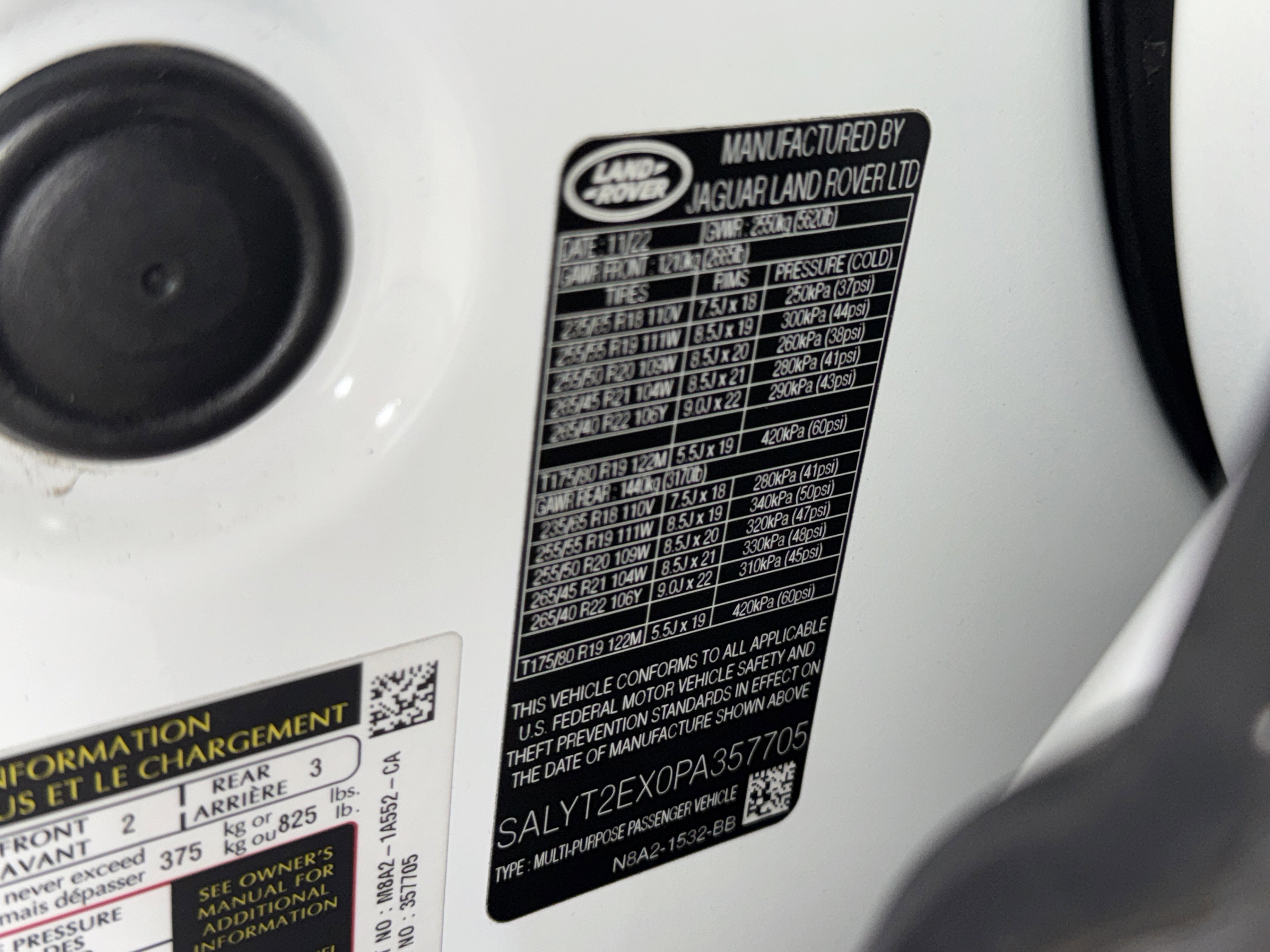 Used 2023 Land Rover Range Rover Velar R-Dynamic S image 37