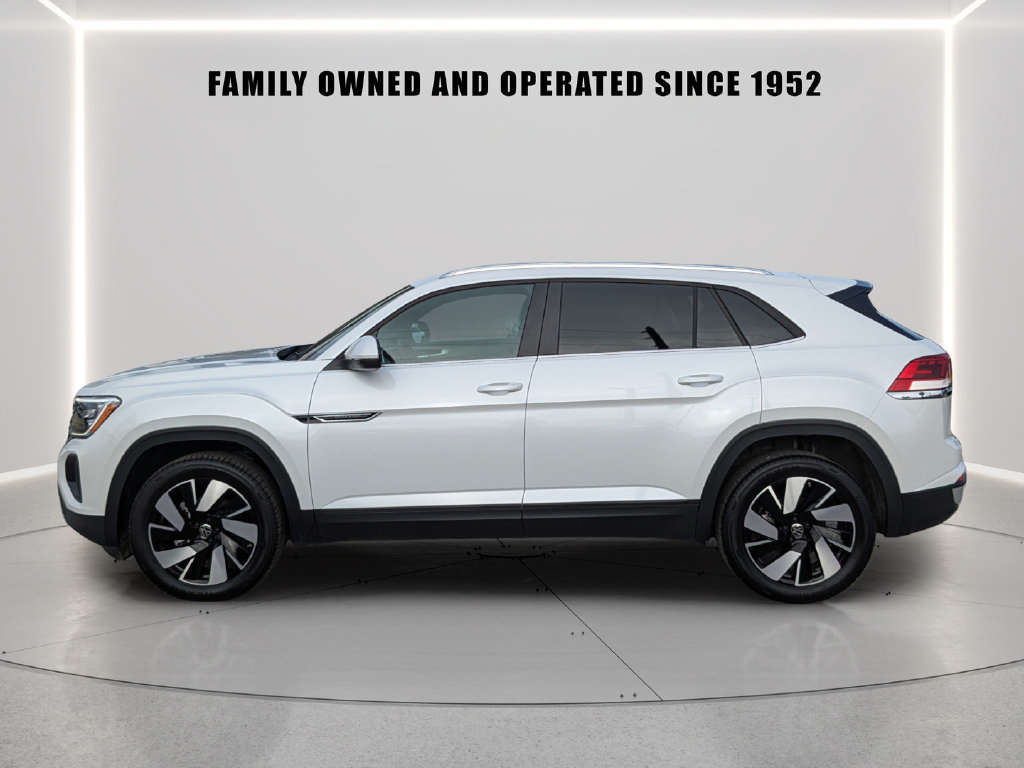 Certified 2026 Volkswagen Atlas Cross Sport SE FWD image 3
