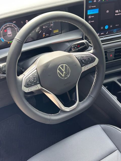 New 2026 Volkswagen Tiguan SE FWD image 8