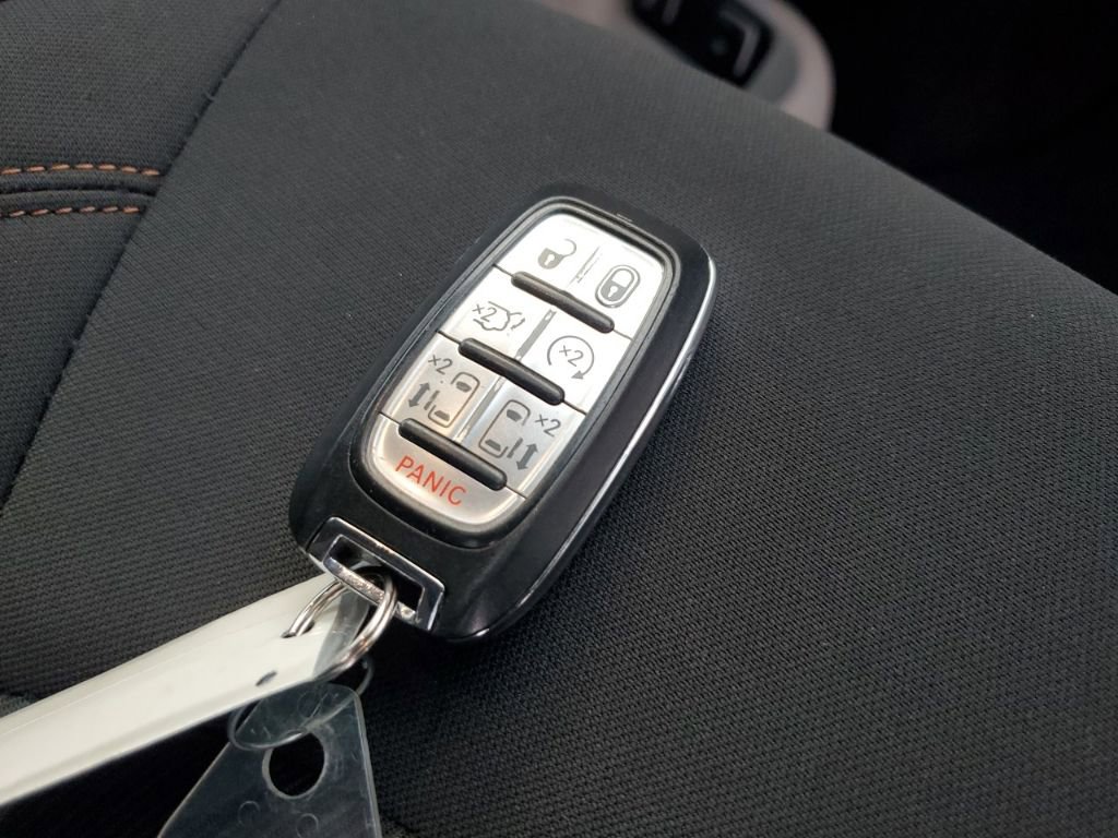 Used 2018 Chrysler Pacifica Touring Plus image 39