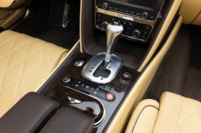 Used 2015 Bentley Flying Spur W12 image 20